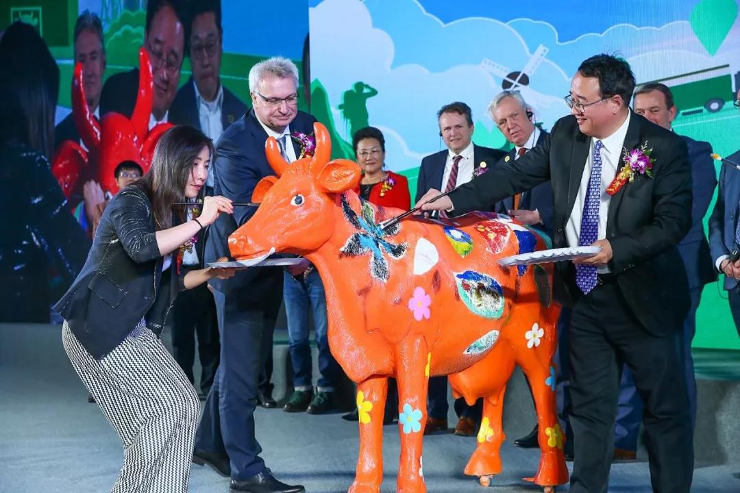 SDDDC走进河南,看看花花牛的国际范儿! SDDDC走进河南,看看花花牛的国际范儿!