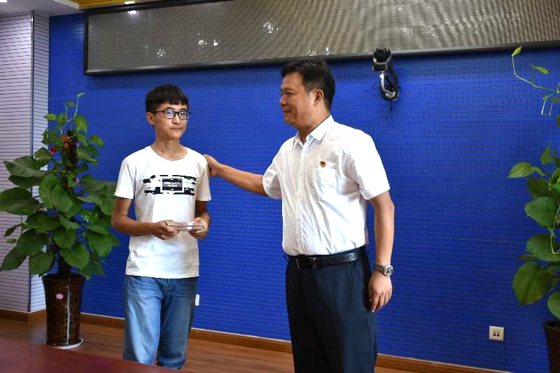 花花牛济困解难,助力学子圆梦香江 花花牛济困解难,助力学子圆梦香江